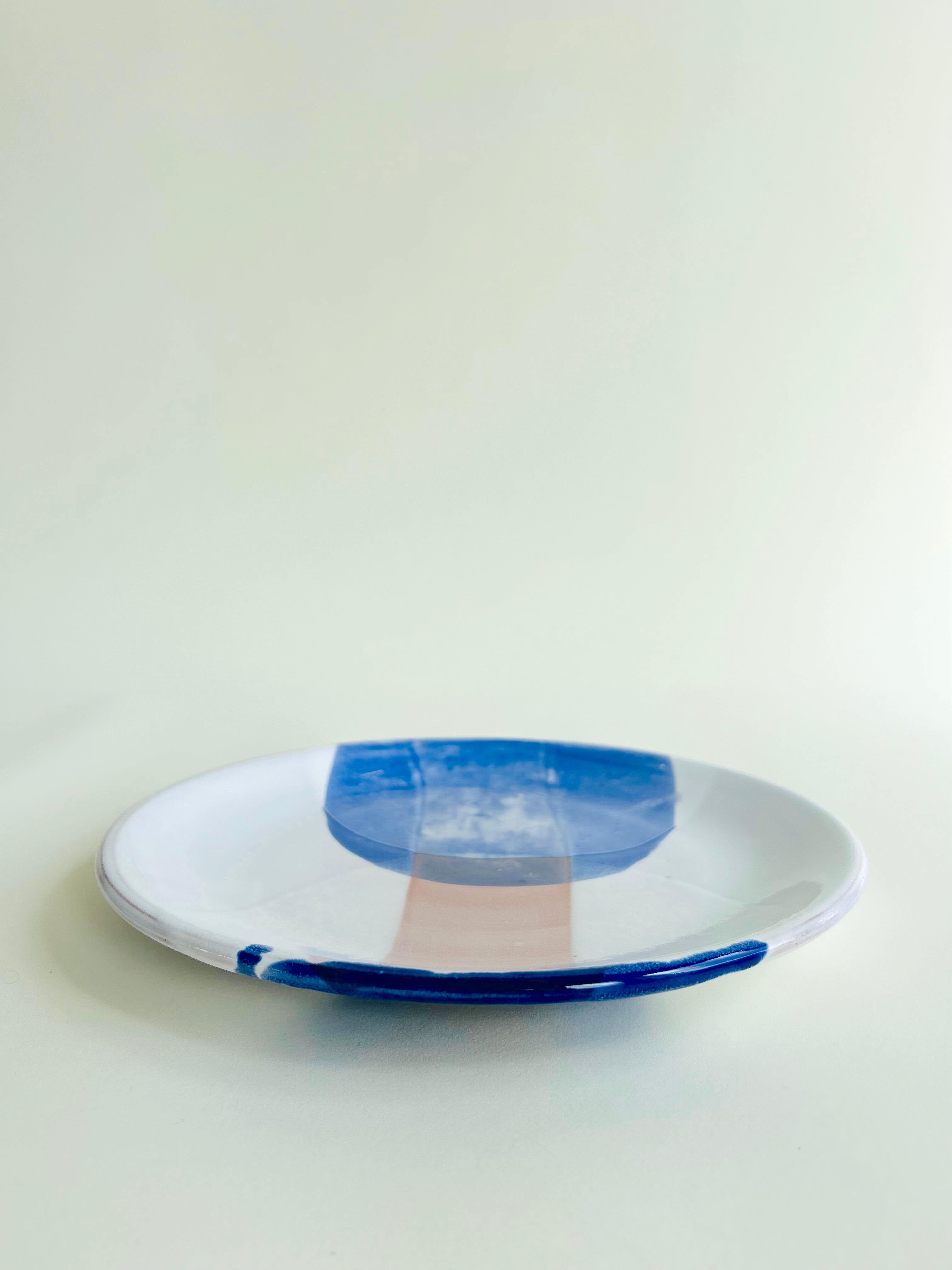 Assiette plate, bleu, blanc