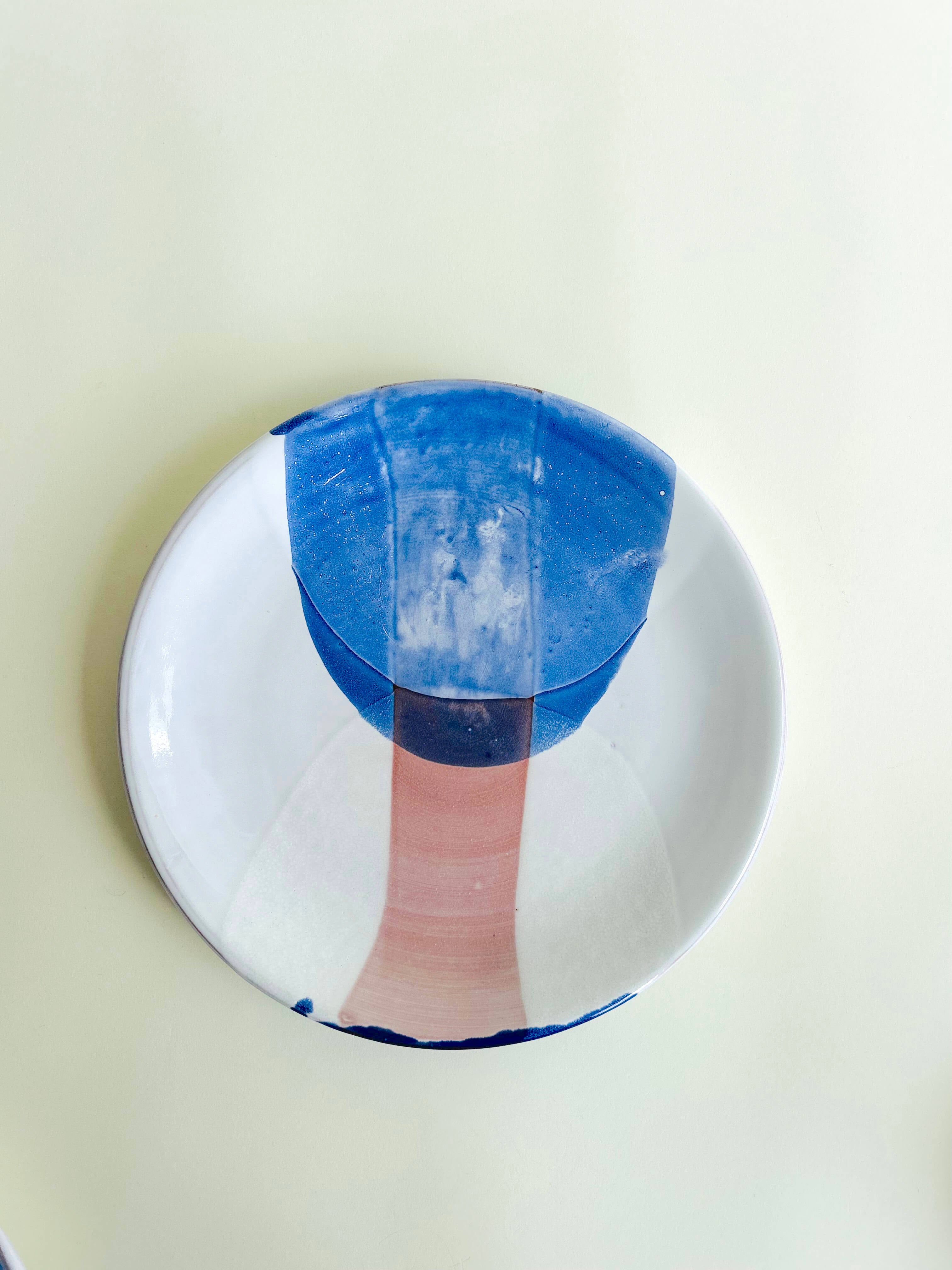 Assiette plate, bleu, blanc