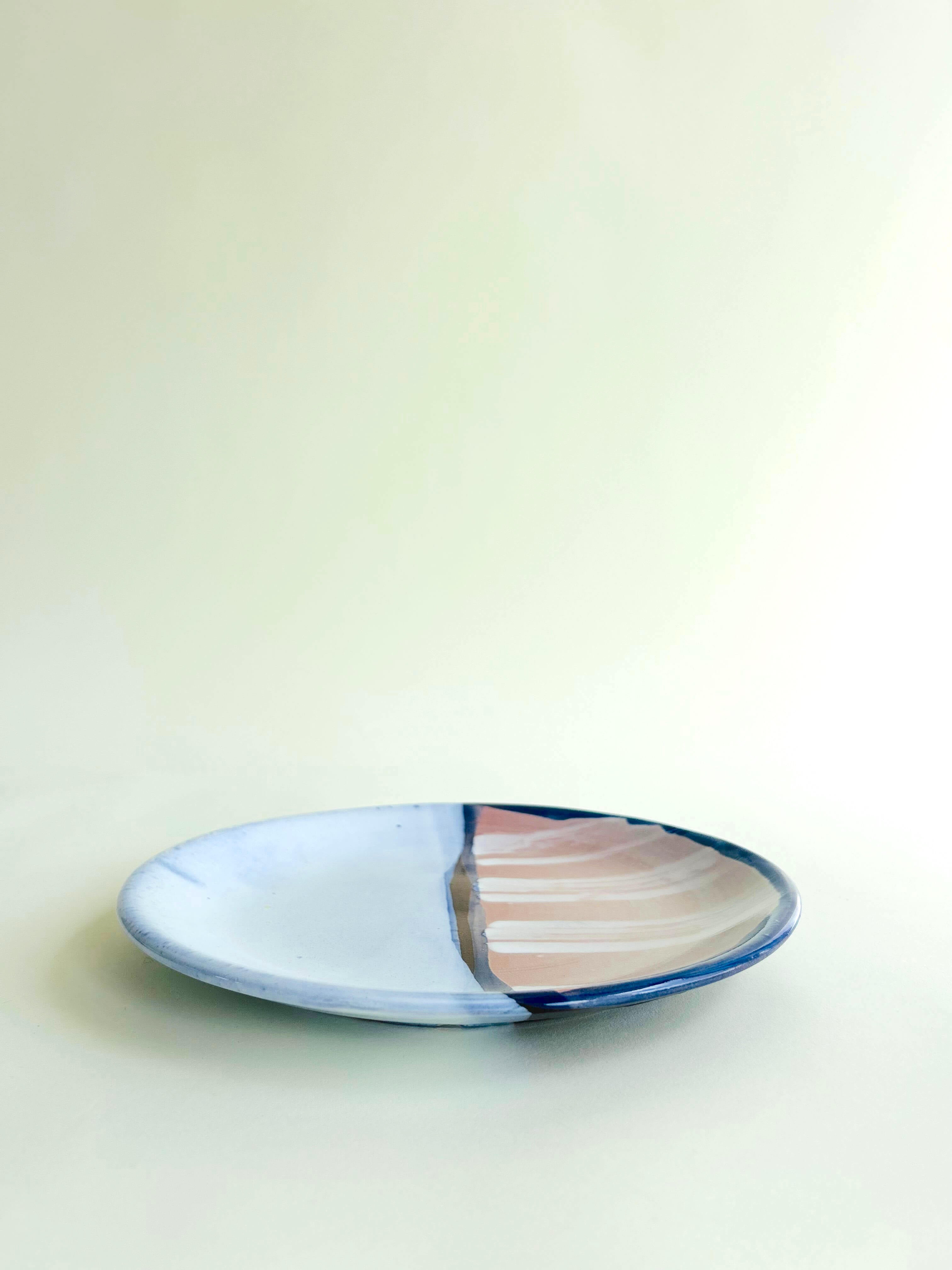 Assiette plate, bleu, blanc