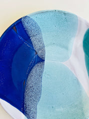 Assiette plate, bleu, blanc, turquoise