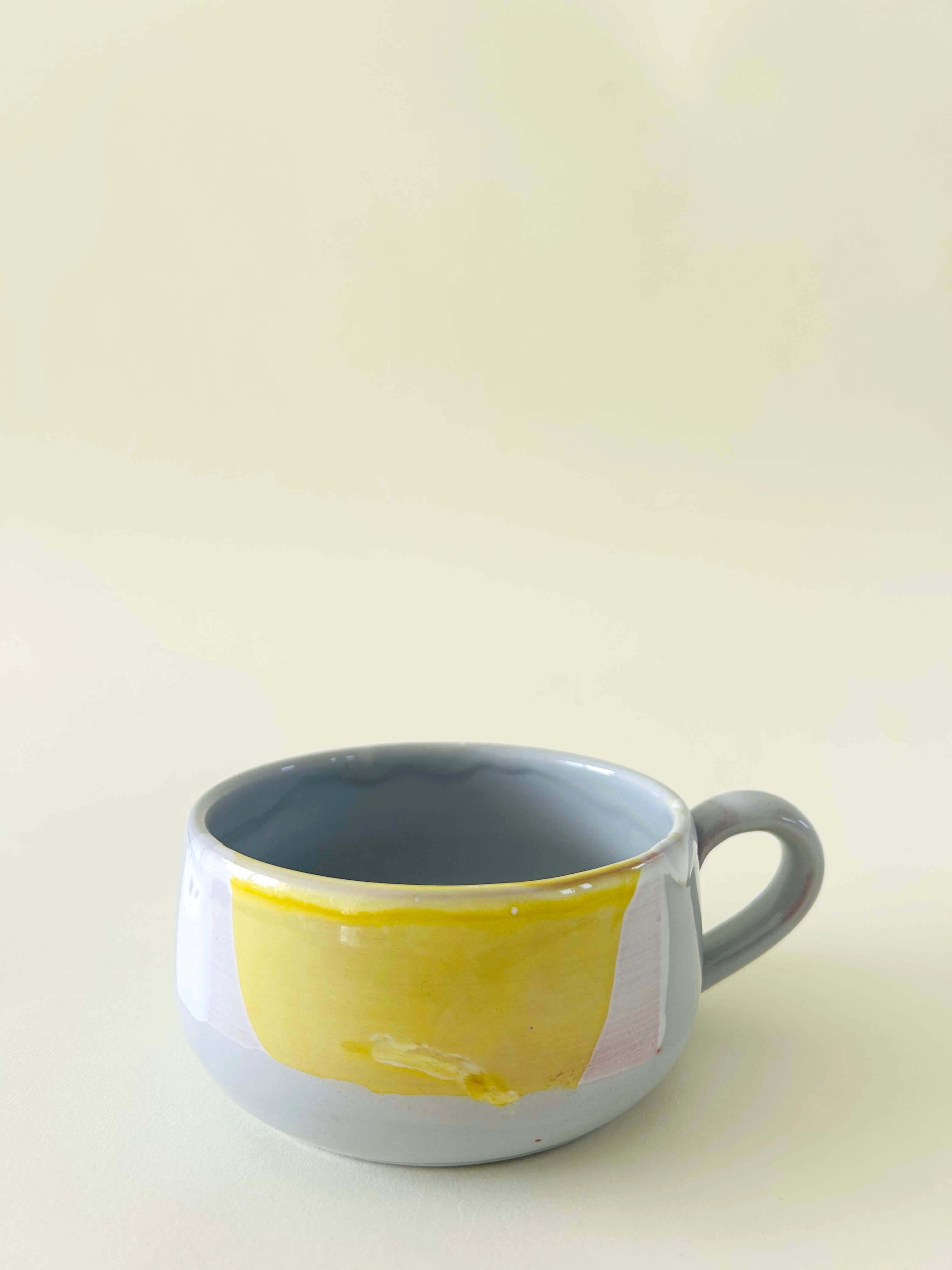Grande tasse plate - blanc, gris, jaune