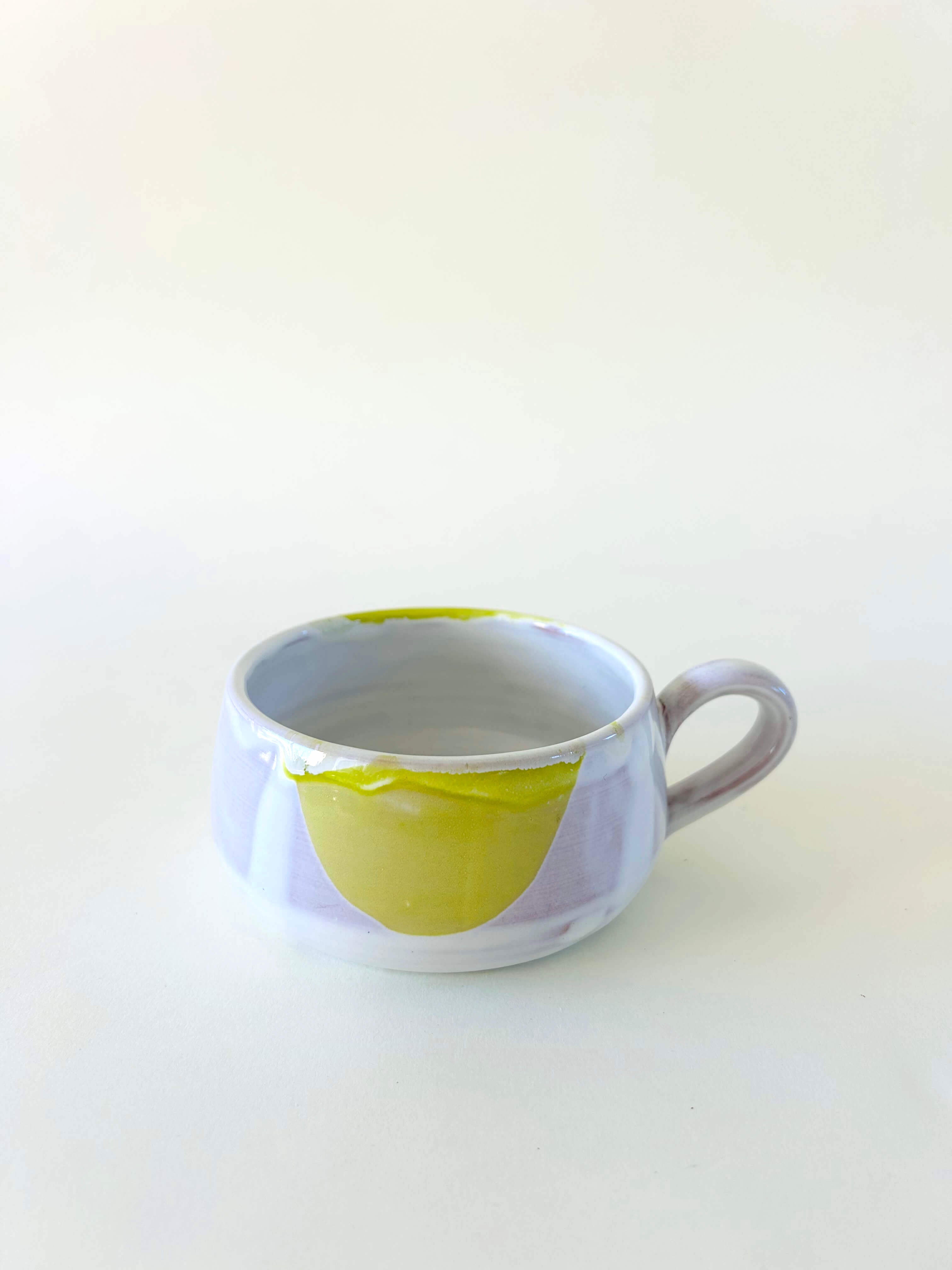 Grande tasse plate - jaune, blanc