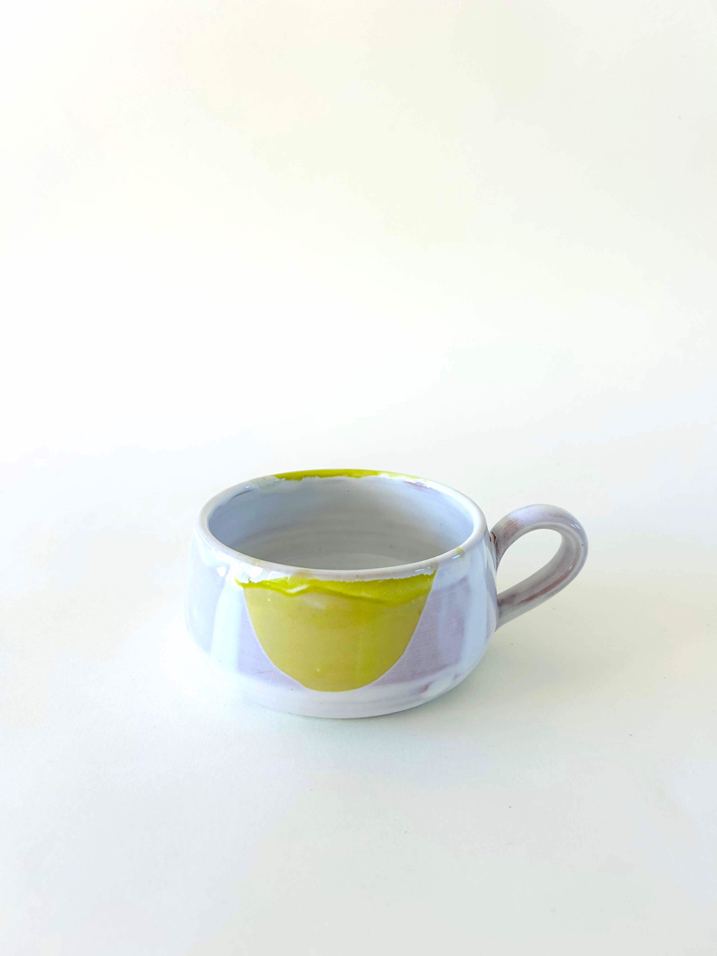 Grande tasse plate - jaune, blanc