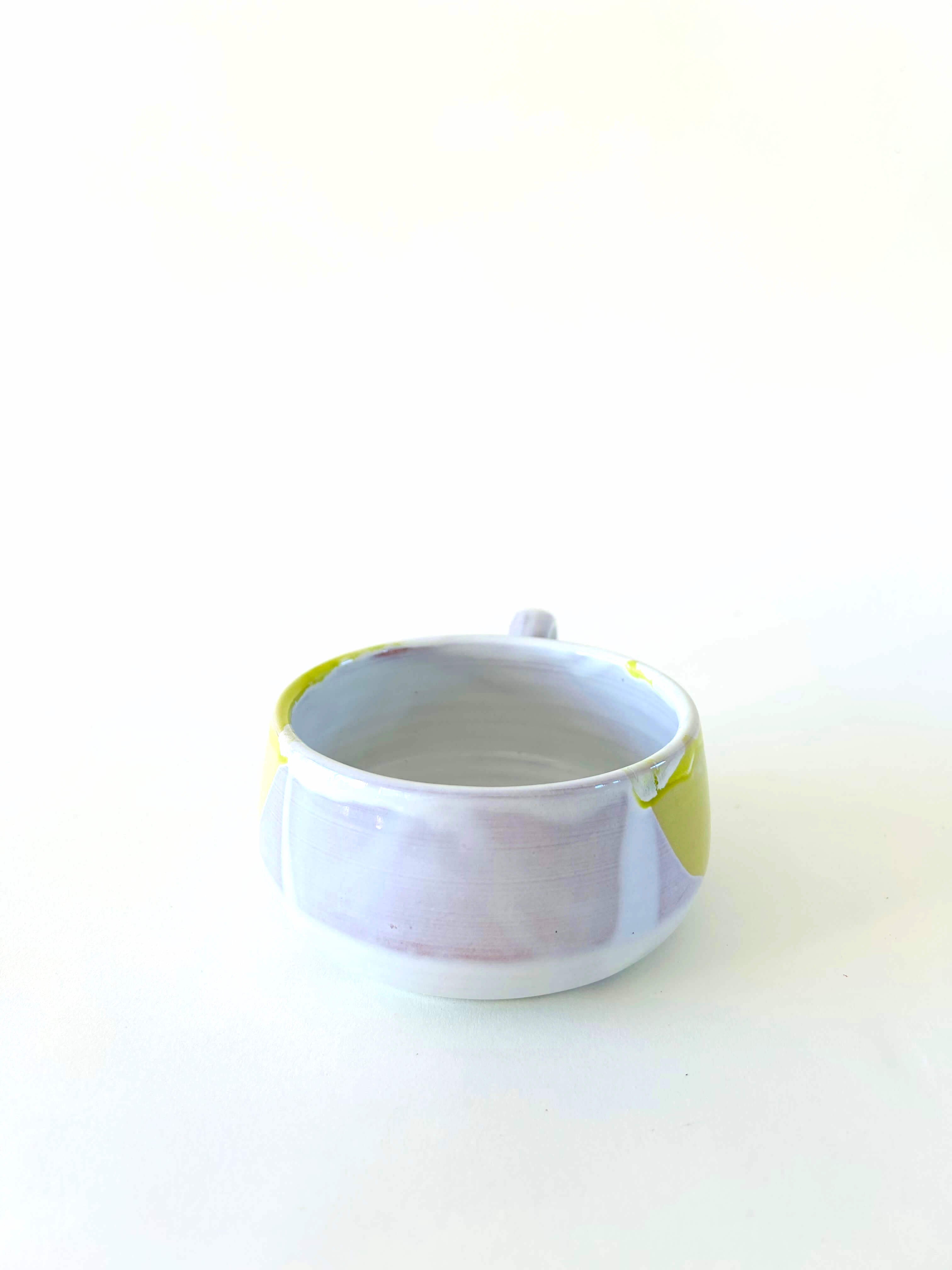 Grande tasse plate - jaune, blanc
