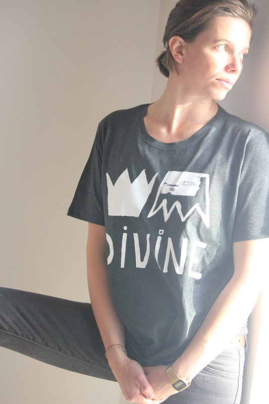 Ana Deman, T-shirt Divine gris